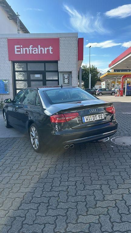 Blau Gebraucht 2014 Audi A4 Ambiente Limousine | 12.999 € (Fairer Preis) - Bild 1/4
