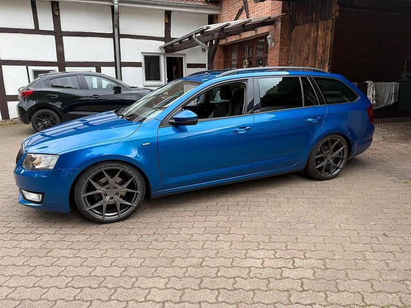 Gebraucht Skoda Octavia 150 PS (110 kW) 2016 Blau Kleinwagen