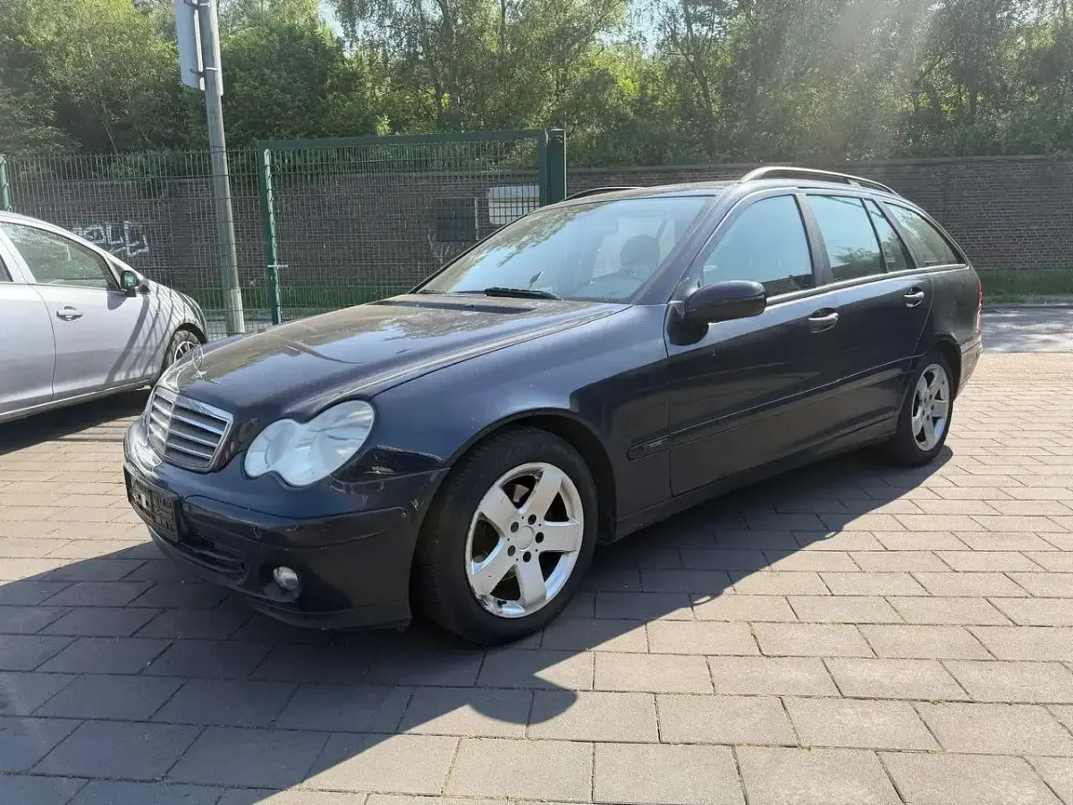 Gebraucht Mercedes C220 150 PS (110 kW) 2004 Tansanitblau  metalliclack Kombi