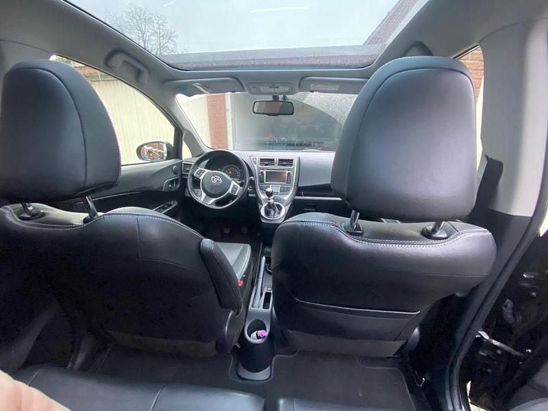 Schwarz Gebraucht 2013 Toyota Verso-S Club Van / Kleinbus | 11.000 € (Teuer) - Bild 1/4