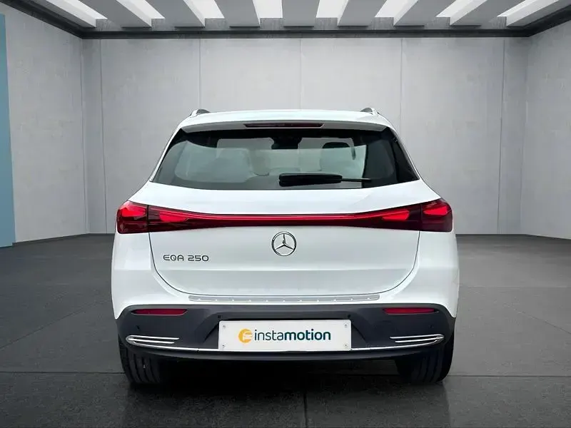 Gebraucht Mercedes EQA250 139 kW (190 PS) 2025 Weiß SUV