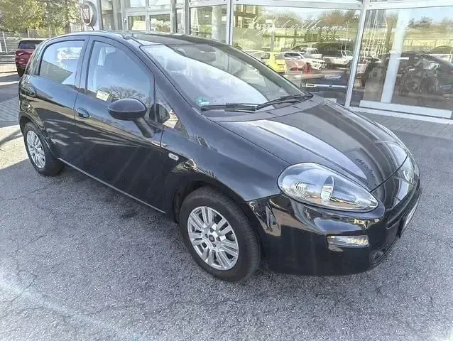 Gebraucht Fiat Punto Lounge 95 PS (69 kW) 2017 Colore esterno (blu suggestivo) Kleinwagen