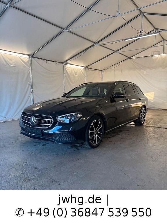 Schwarz Gebraucht 2021 Mercedes E220 Night Limousine | 24.590 € (Superpreis) - Bild 1/4