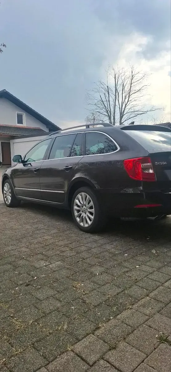 Gebraucht Skoda Superb 170 PS (125 kW) 2014 Braun Kombi
