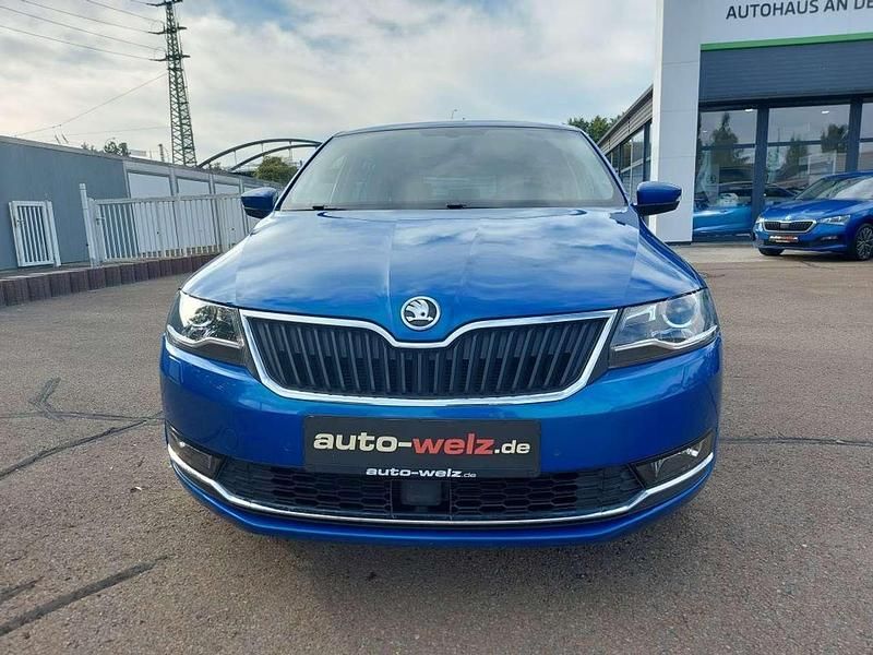 Raceblau metallic (metallic) Gebraucht 2018 Skoda Rapid Clever Kombi | 13.790 € (Fairer Preis) - Bild 1/4
