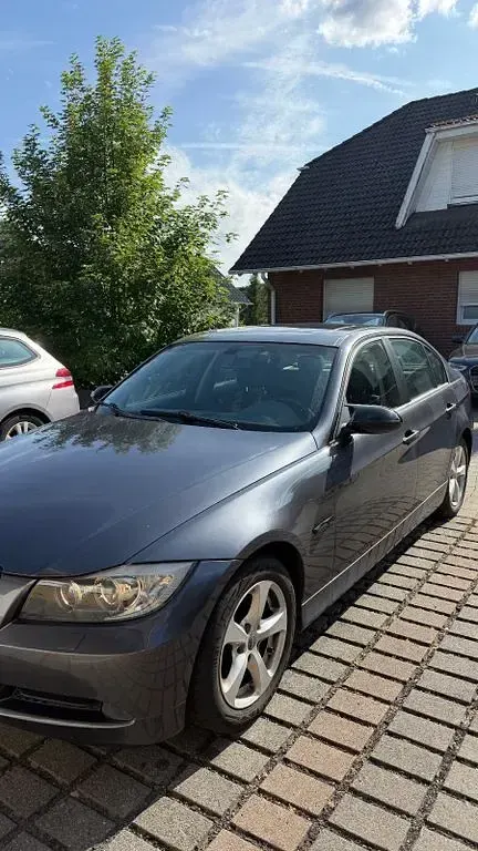 Gebraucht BMW 320 150 PS (110 kW) 2006 Grau Limousine