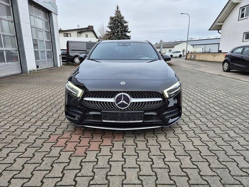 Gebraucht Mercedes A200 AMG line 163 PS (119 kW) 2021 Kosmosschwarz Limousine