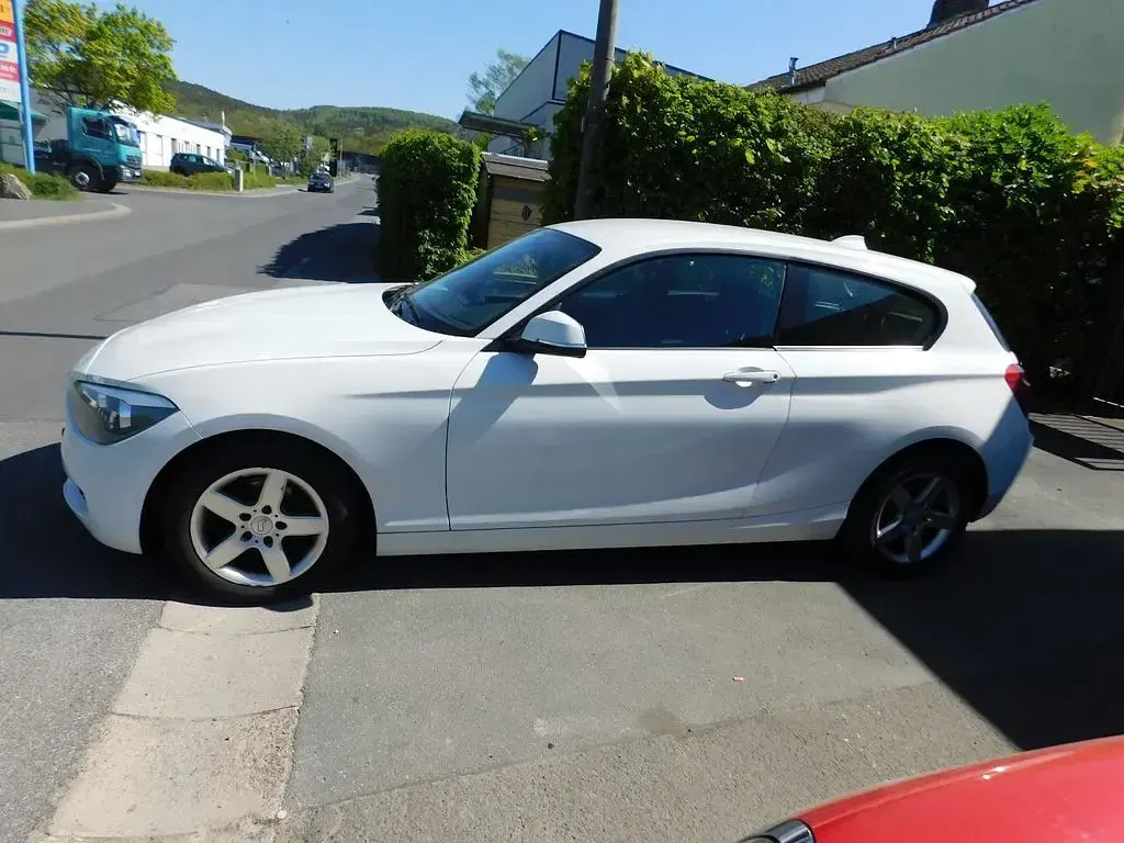Usata BMW 114 102 CV (75 kW) 2013 Bianco Utilitaria