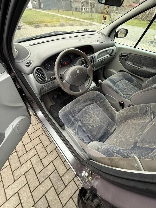 Gebraucht Renault Scénic 107 PS (78 kW) 2002 Silber Van / Kleinbus