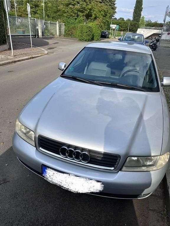 Silber Gebraucht 1999 Audi A4 Limousine | 1.200 € (Guter Preis) - Bild 1/4