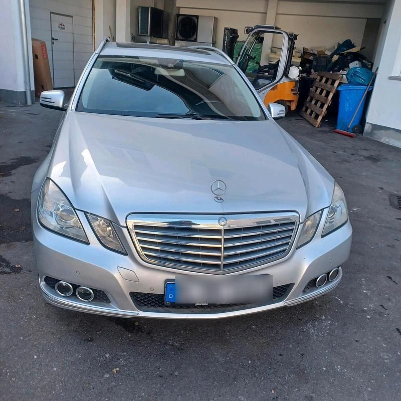 Silber Gebraucht 2011 Mercedes E220 Kombi | 4.300 € (Superpreis) - Bild 1/4