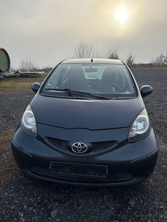 Grau Gebraucht 2006 Toyota Aygo Kleinwagen | 1.450 € (Guter Preis) - Bild 1/4
