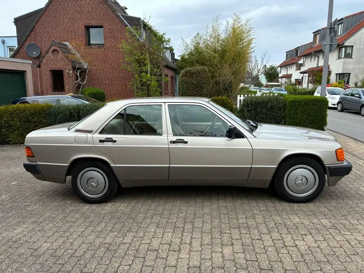 Gebraucht Mercedes 190 110 PS (80 kW) 1990 Limousine