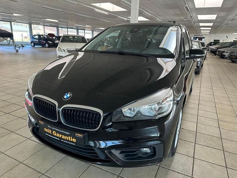 Schwarz Gebraucht 2017 BMW 220 Active Tourer Advantage Van / Kleinbus | 11.990 € (Guter Preis) - Bild 1/4
