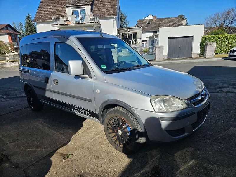 Silbermetallic Gebraucht 2008 Opel Combo Van / Kleinbus | 3.966 € (Etwas zu teuer) - Bild 1/4