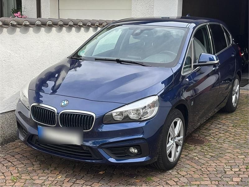 Blau Gebraucht 2016 BMW 225 Active Tourer iPerformance Van / Kleinbus | 16.500 € (Fairer Preis) - Bild 1/4