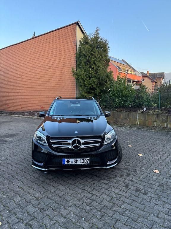 Schwarz Gebraucht 2016 Mercedes GLE350 AMG SUV | 30.500 € (Fairer Preis) - Bild 1/4