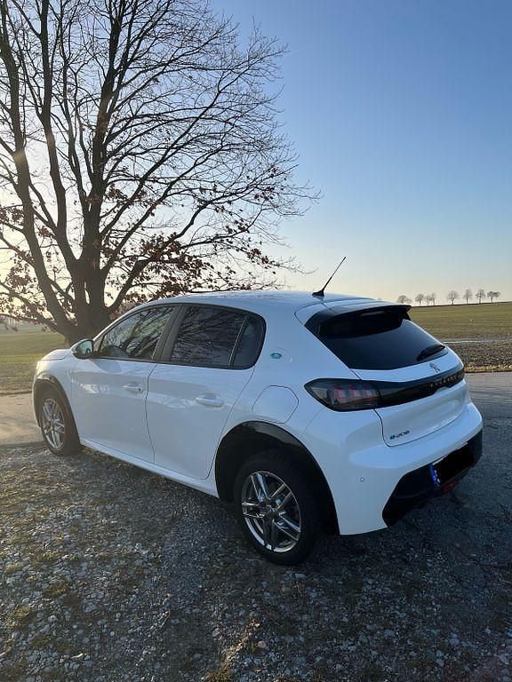 Gebraucht Peugeot e-208 Active 100 kW (136 PS) 2021 Weiß Kleinwagen
