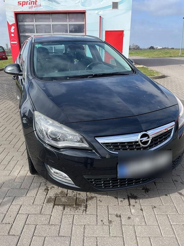 Gebraucht Opel Astra 165 PS (121 kW) 2011 Schwarz Kombi