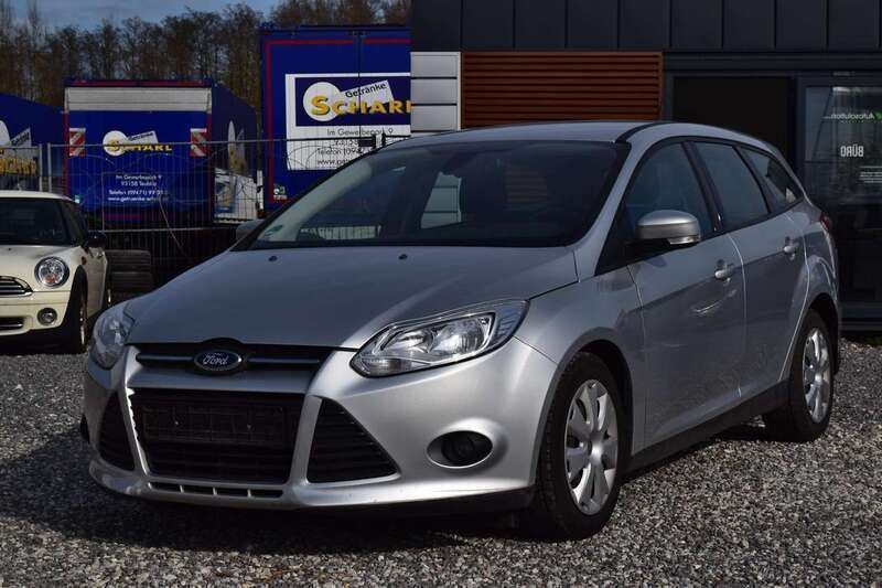 Silber Gebraucht 2011 Ford Focus Trend Kombi | 2.900 € (Guter Preis) - Bild 1/4