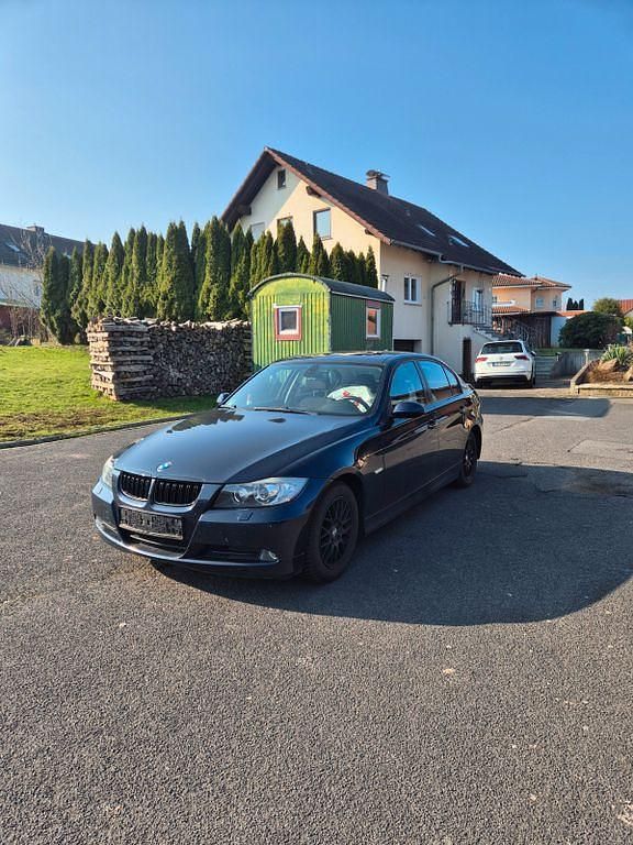 Gebraucht BMW 320 150 PS (110 kW) 2006 Blau Limousine