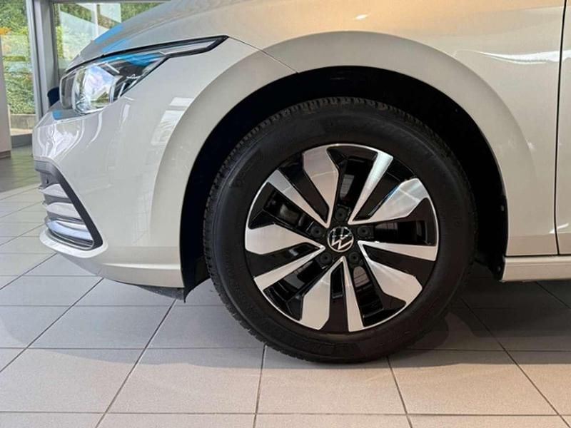 Gebraucht VW Golf VIII Move 110 PS (80 kW) 2024 Ivory silver metallic Limousine