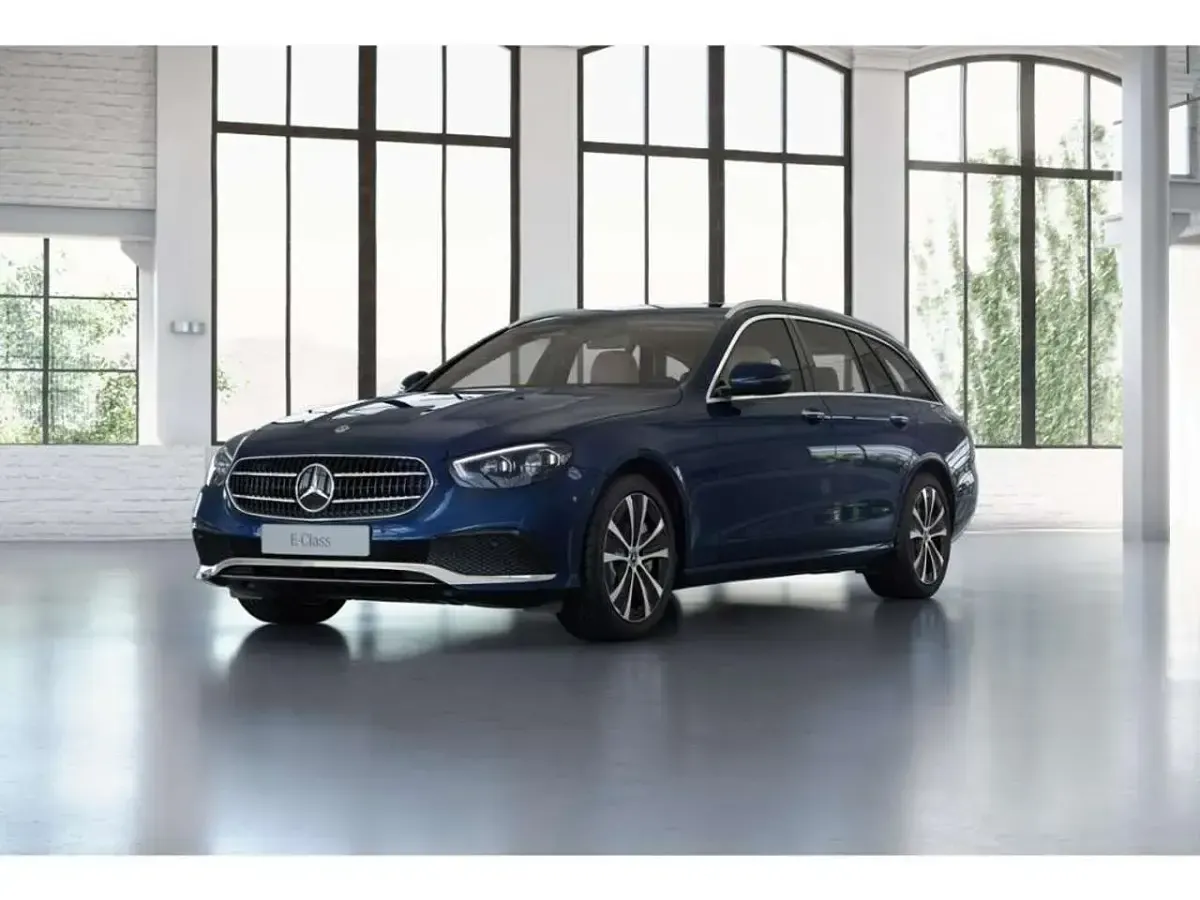 Gebraucht Mercedes E300 Avantgarde 194 PS (142 kW) 2023 Blau Kombi