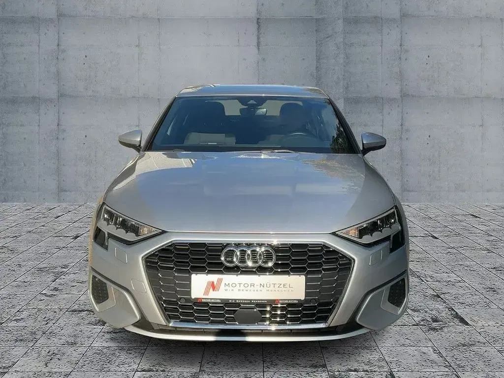Gebraucht Audi A3 Ambiente 110 PS (80 kW) 2022 Florettsilber metallic Limousine