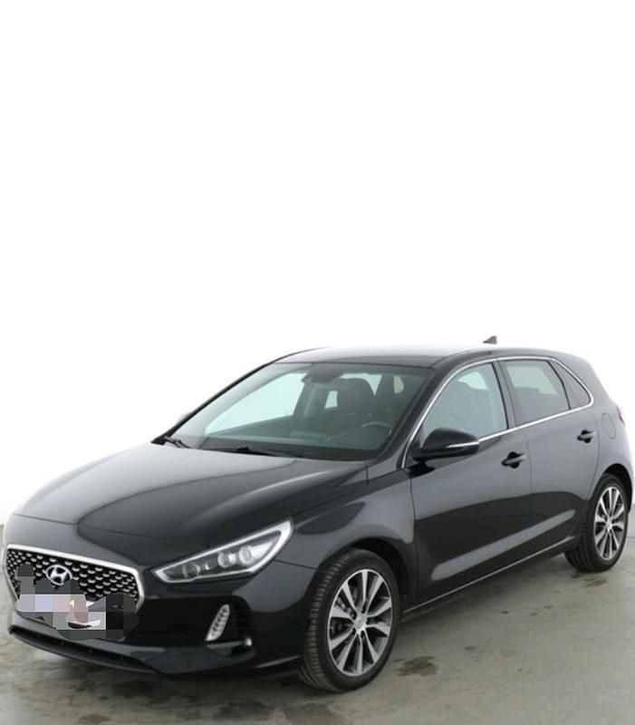 Schwarz Gebraucht 2017 Hyundai i30 Intro Edition Limousine | 10.200 € - Bild 1/4
