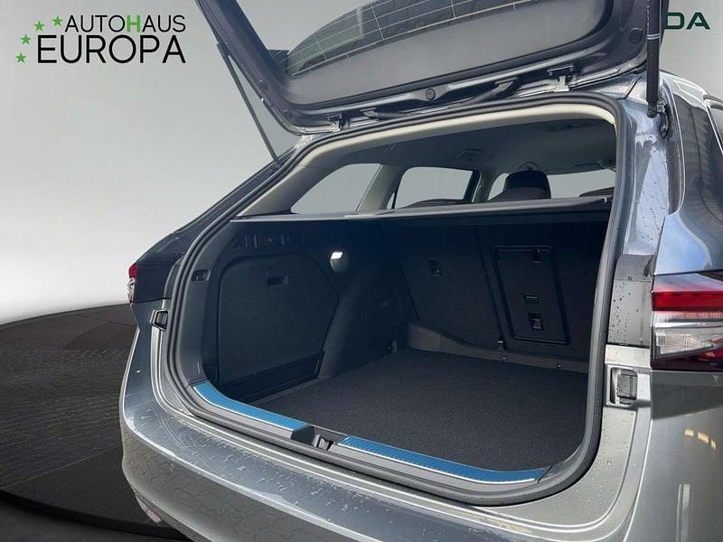 Neu Skoda Superb Selection 150 PS (110 kW) 2025 Graphitegrau metallic Kombi