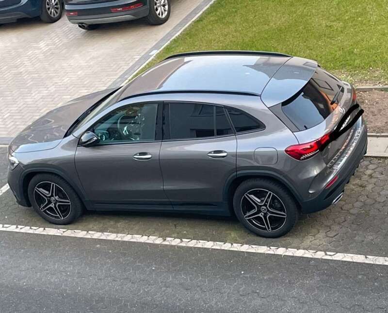 Grau Gebraucht 2022 Mercedes GLA200 AMG SUV | 36.000 € (Fairer Preis) - Bild 1/4