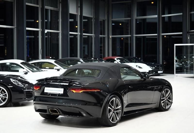 Gebraucht Jaguar F-Type R-Dynamic 300 PS (220 kW) 2021 Santorini black Cabrio