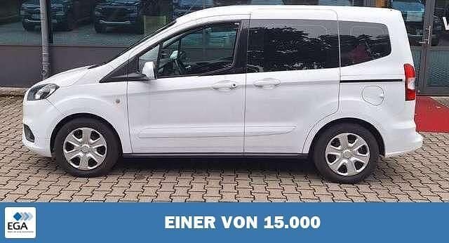 Weiß Gebraucht 2022 Ford Tourneo Courier Trend Van / Kleinbus | 15.310 € (Fairer Preis) - Bild 1/1