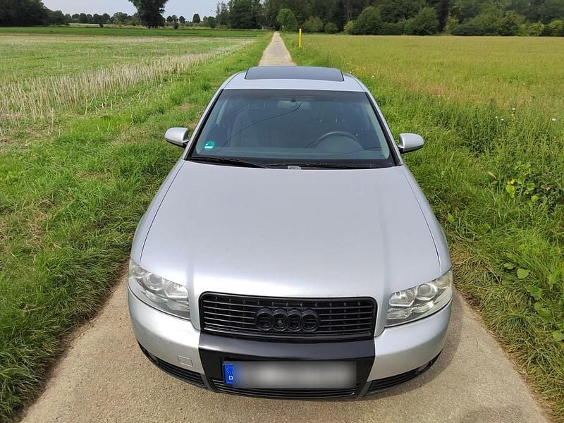 Silber Gebraucht 2003 Audi A4 Limousine | 800 € (Superpreis) - Bild 1/4