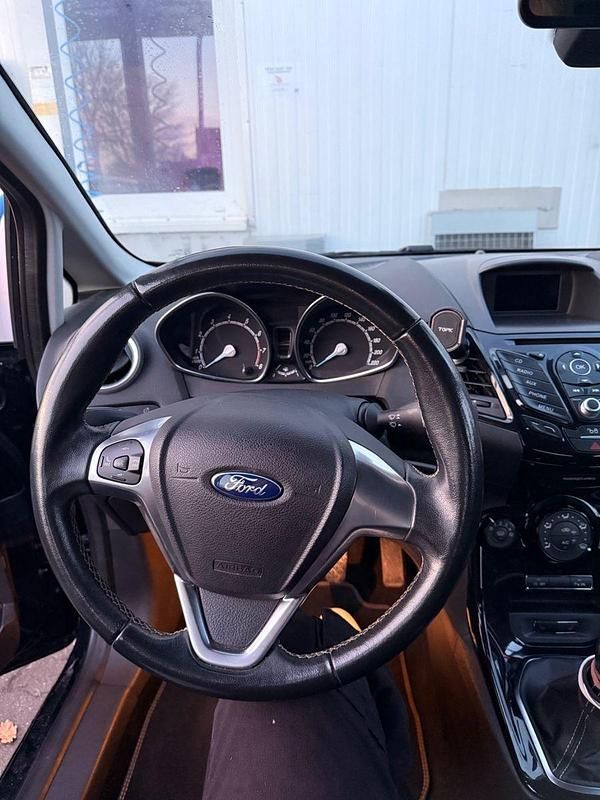 Gebraucht Ford Fiesta SYNC Edition 101 PS (74 kW) 2016 Schwarz Kleinwagen