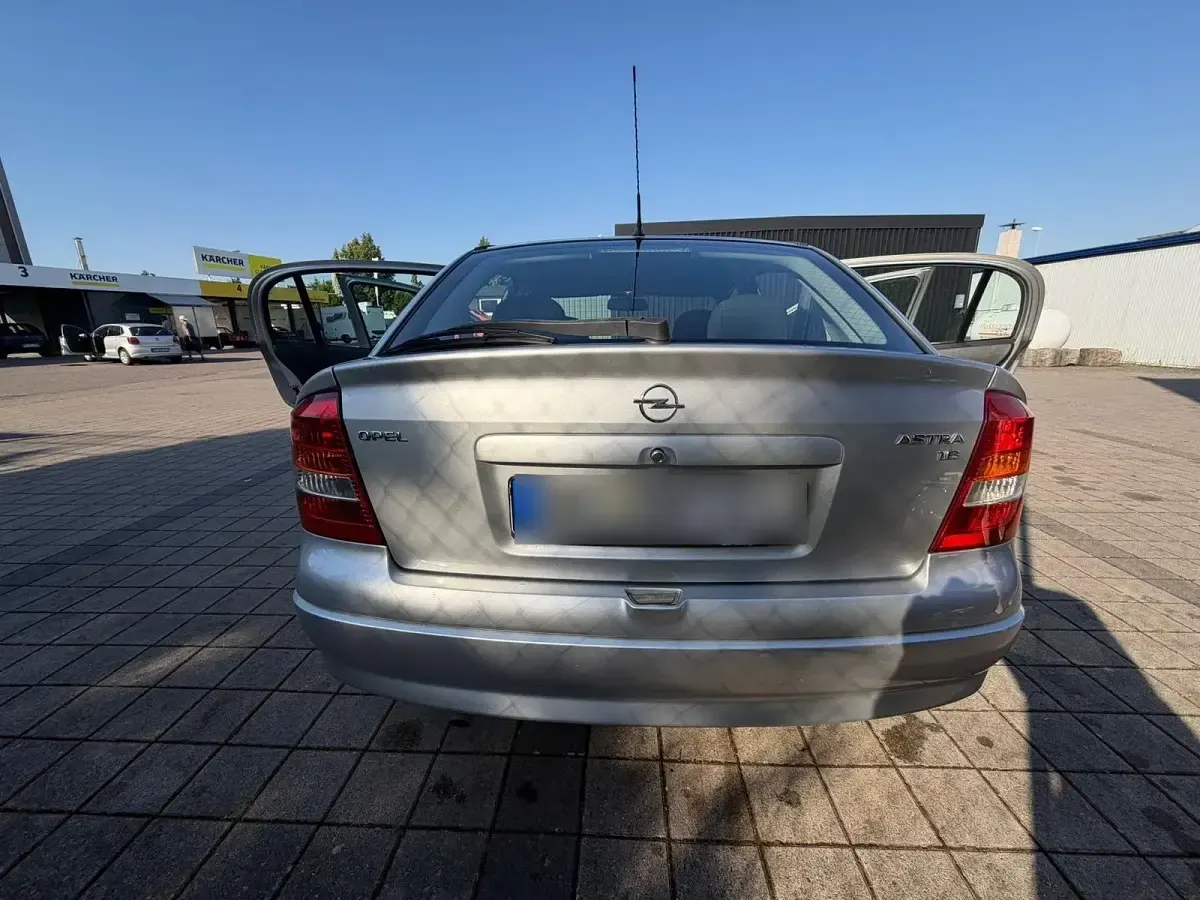 Gebraucht Opel Astra 85 PS (62 kW) 2002 Silber Kleinwagen