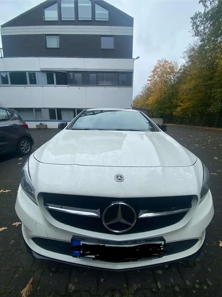 Gebraucht Mercedes CLA200 Shooting Brake 136 PS (100 kW) 2017 Weiß Kombi