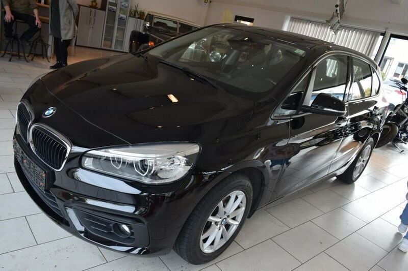 Schwarz Gebraucht 2016 BMW 220 Active Tourer Advantage Van / Kleinbus | 16.950 € (Teuer) - Bild 1/4