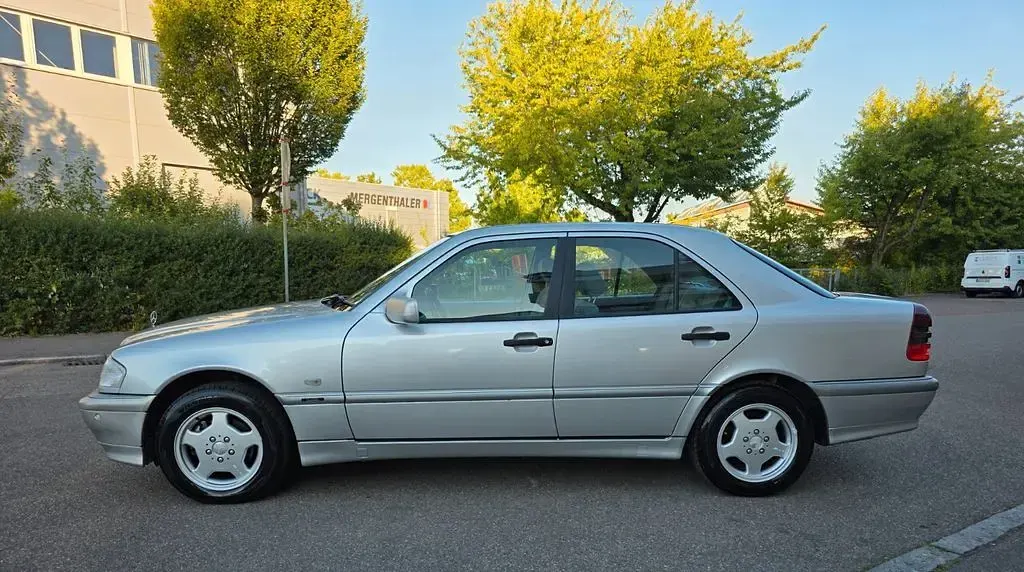 Gebraucht Mercedes C200 136 PS (100 kW) 1999 Silber Limousine