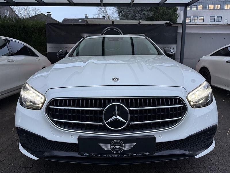 Gebraucht Mercedes E300 211 PS (155 kW) 2021 Weiß Limousine