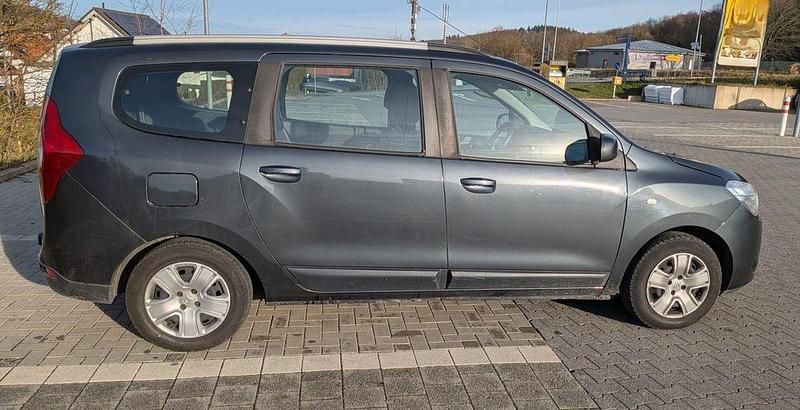 Gebraucht Dacia Lodgy Lauréate 102 PS (75 kW) 2018 Grau Van / Kleinbus