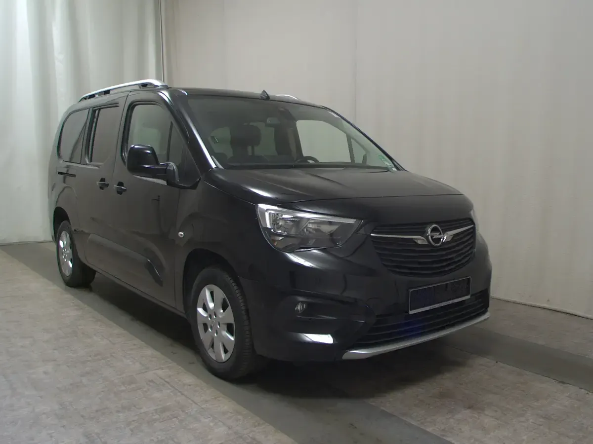 Gebraucht Opel Combo Life Innovation 131 PS (96 kW) 2020 Nacht schwarz/noir onyx Van / Kleinbus