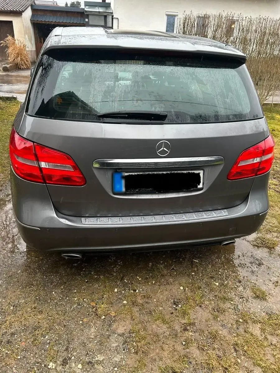 Gebraucht Mercedes B200 136 PS (100 kW) 2014 Grau Kleinwagen