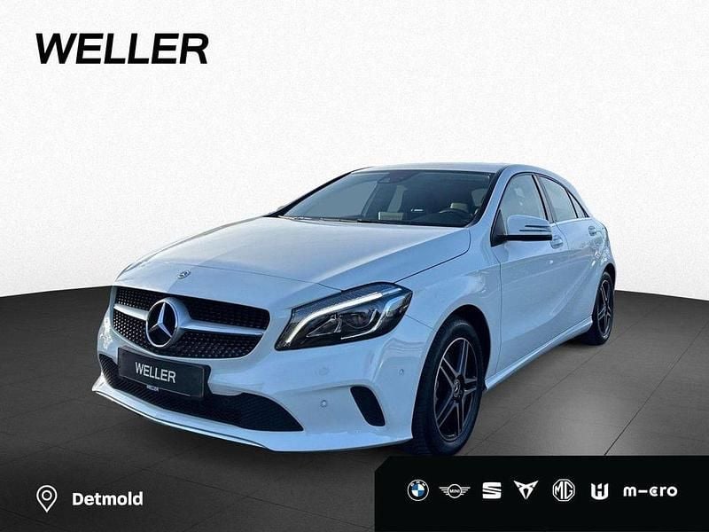 Calcitweiß (weiß) Gebraucht 2017 Mercedes A200 Urban Limousine | 16.990 € (Fairer Preis) - Bild 1/4