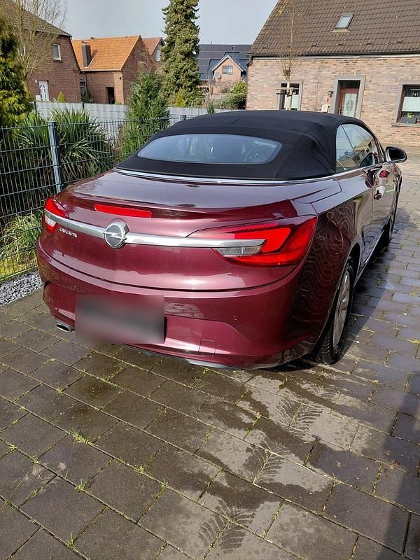 Gebraucht Opel Cascada 140 PS (102 kW) 2014 Rot Cabrio