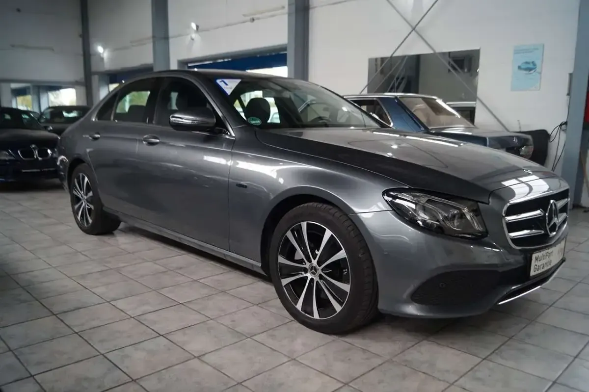 Gebraucht Mercedes E300 Avantgarde 211 PS (155 kW) 2019 Grau metallic Limousine