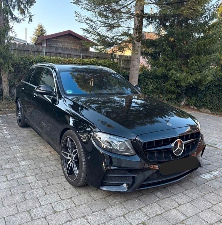 Schwarz Gebraucht 2017 Mercedes E350 Kombi | 20.999 € - Bild 1/4
