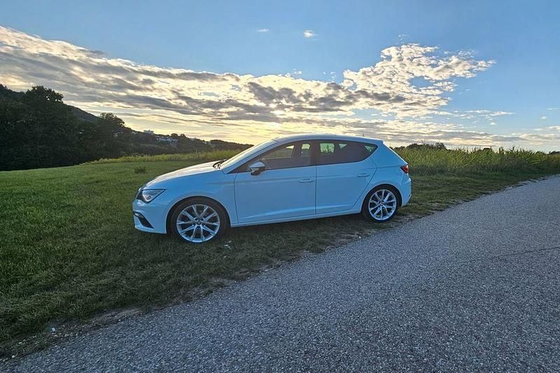 Weiß Gebraucht 2018 Seat Leon FR Limousine | 14.450 € (Fairer Preis) - Bild 1/4
