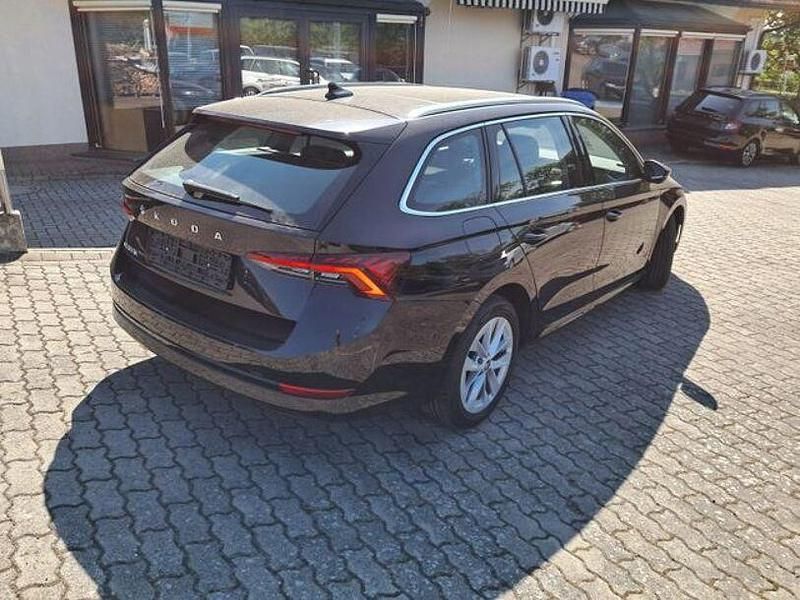 Second-hand Skoda Octavia Style 116 CP (85 kW) 2023 Negru Berlinǎ