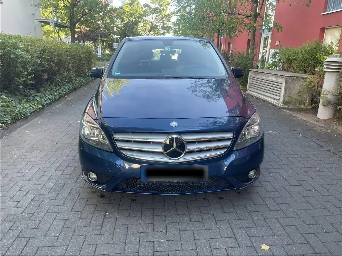 Gebraucht Mercedes B180 122 PS (89 kW) 2012 Blau Kleinwagen
